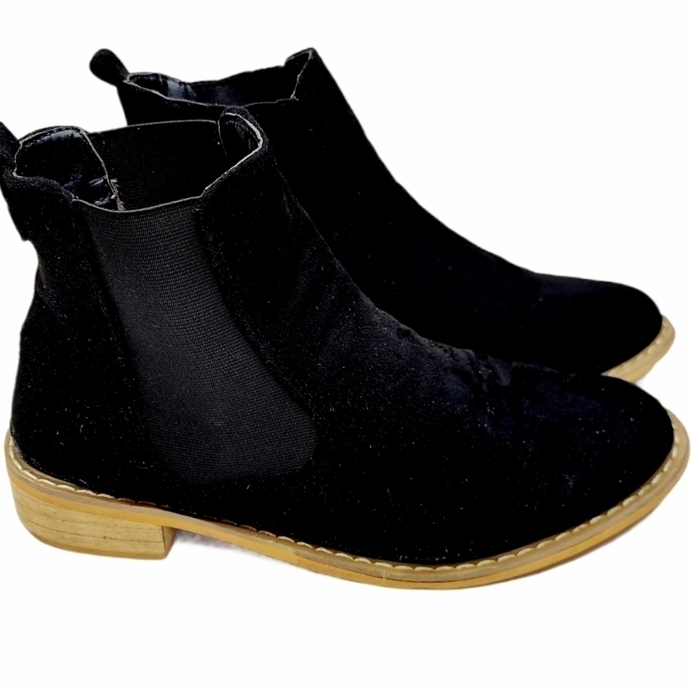 Seven 7 SZ 8.5 Chelsea Bootie Black Faux Suede